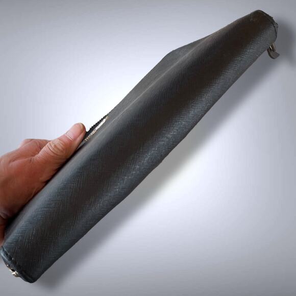 KATE SPADE Black Saffiano Leather Zip Around Wallet In Excellent Condition - Picture 6 of 8